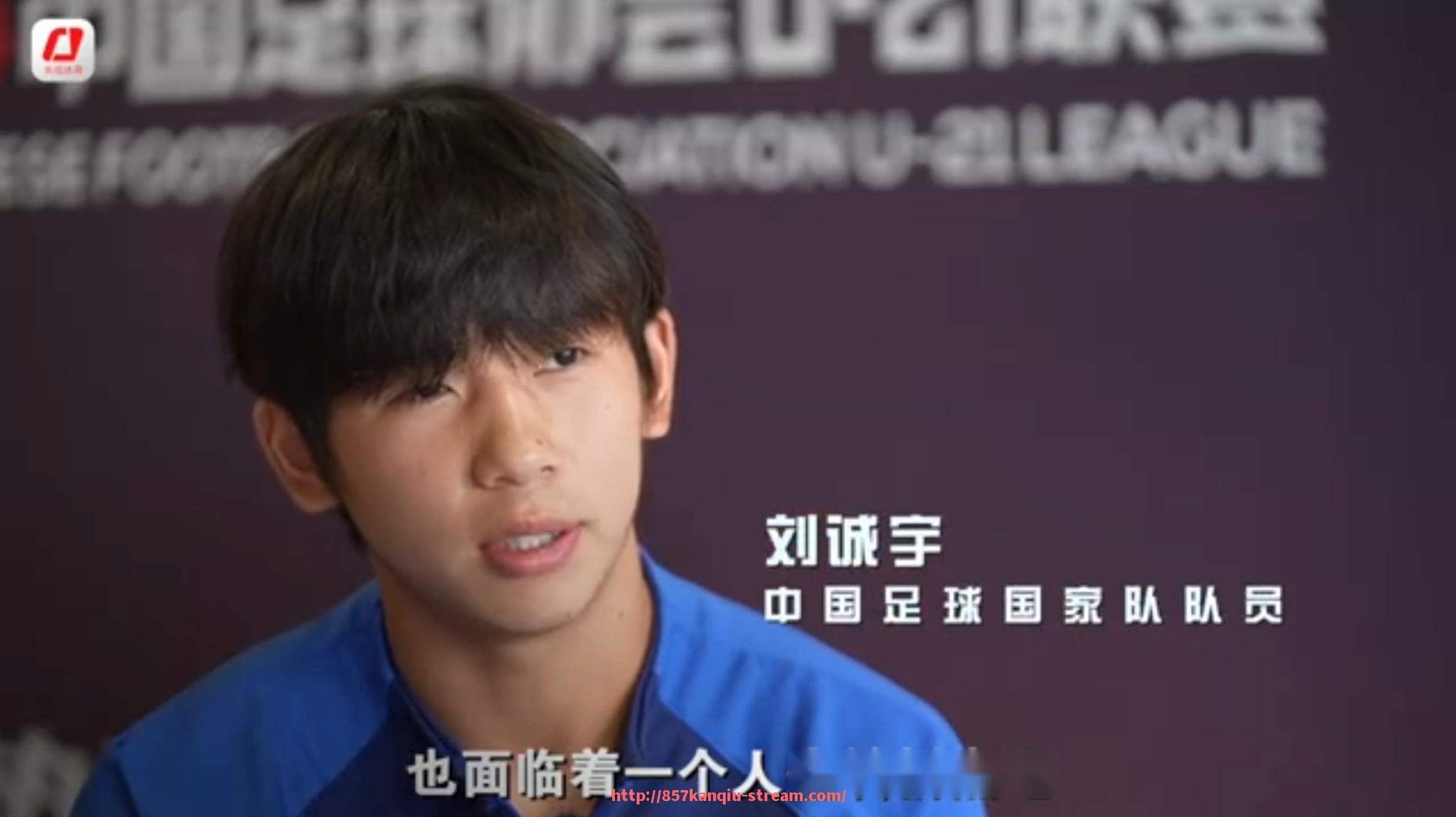 857直播看球平台-在英超赛场上教练的穿衣风格为何受到球迷热议?(英超 本土教练)